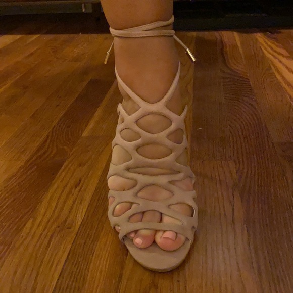 👠BCBG pumps 👠 - Picture 6 of 7